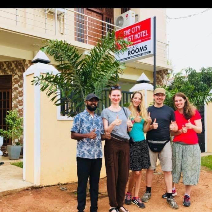 The City Tourist Hotel Anuradhapura Kültér fotó