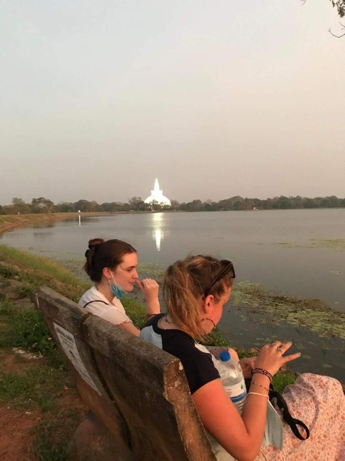 The City Tourist Hotel Anuradhapura Kültér fotó