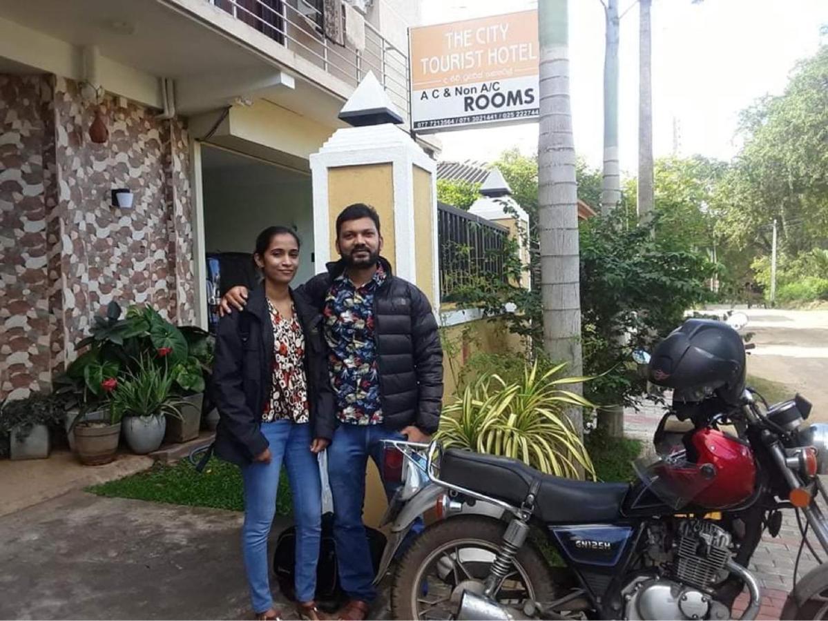 The City Tourist Hotel Anuradhapura Kültér fotó