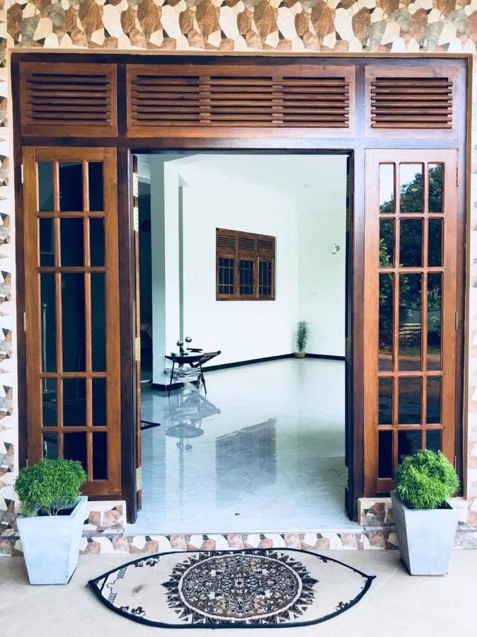 The City Tourist Hotel Anuradhapura Kültér fotó