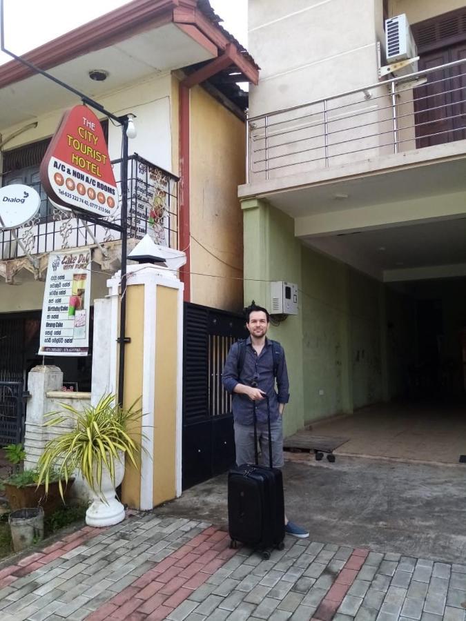 The City Tourist Hotel Anuradhapura Kültér fotó
