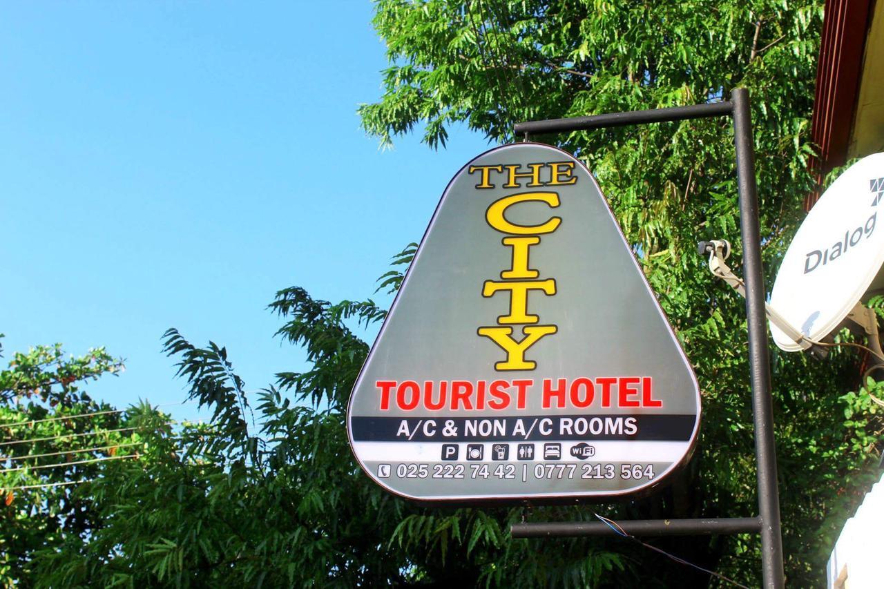 The City Tourist Hotel Anuradhapura Kültér fotó