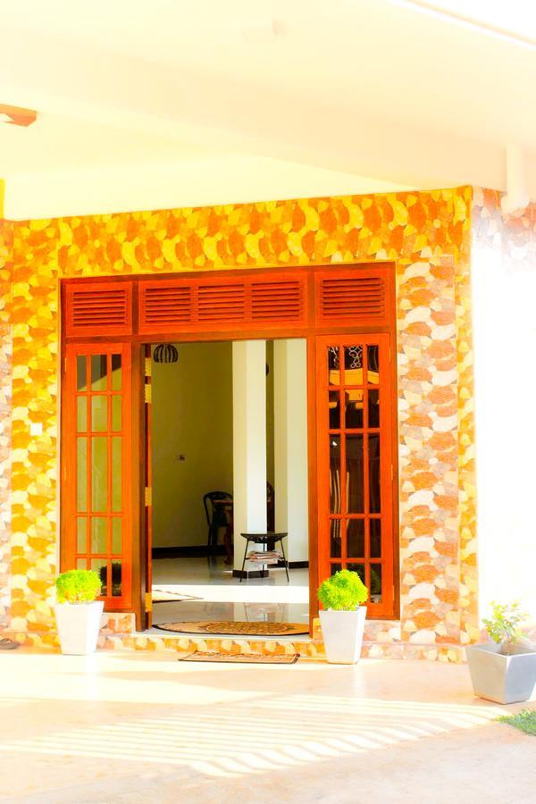 The City Tourist Hotel Anuradhapura Kültér fotó